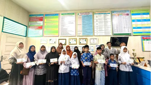 Dukung Kegiatan “Joyful Ramadhan – Tebar Harapan Ramadhan (THR) Kementerian Agama RI”, MIN 9 Salurkan Santunan Dhuafa