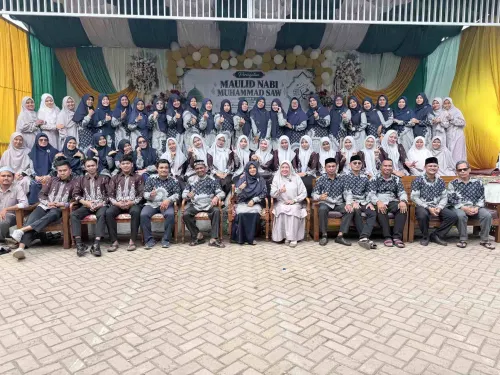 MIN 9 Kota Banda Aceh Semarakkan Maulid Nabi Muhammad Saw. Dengan Penuh Khidmat